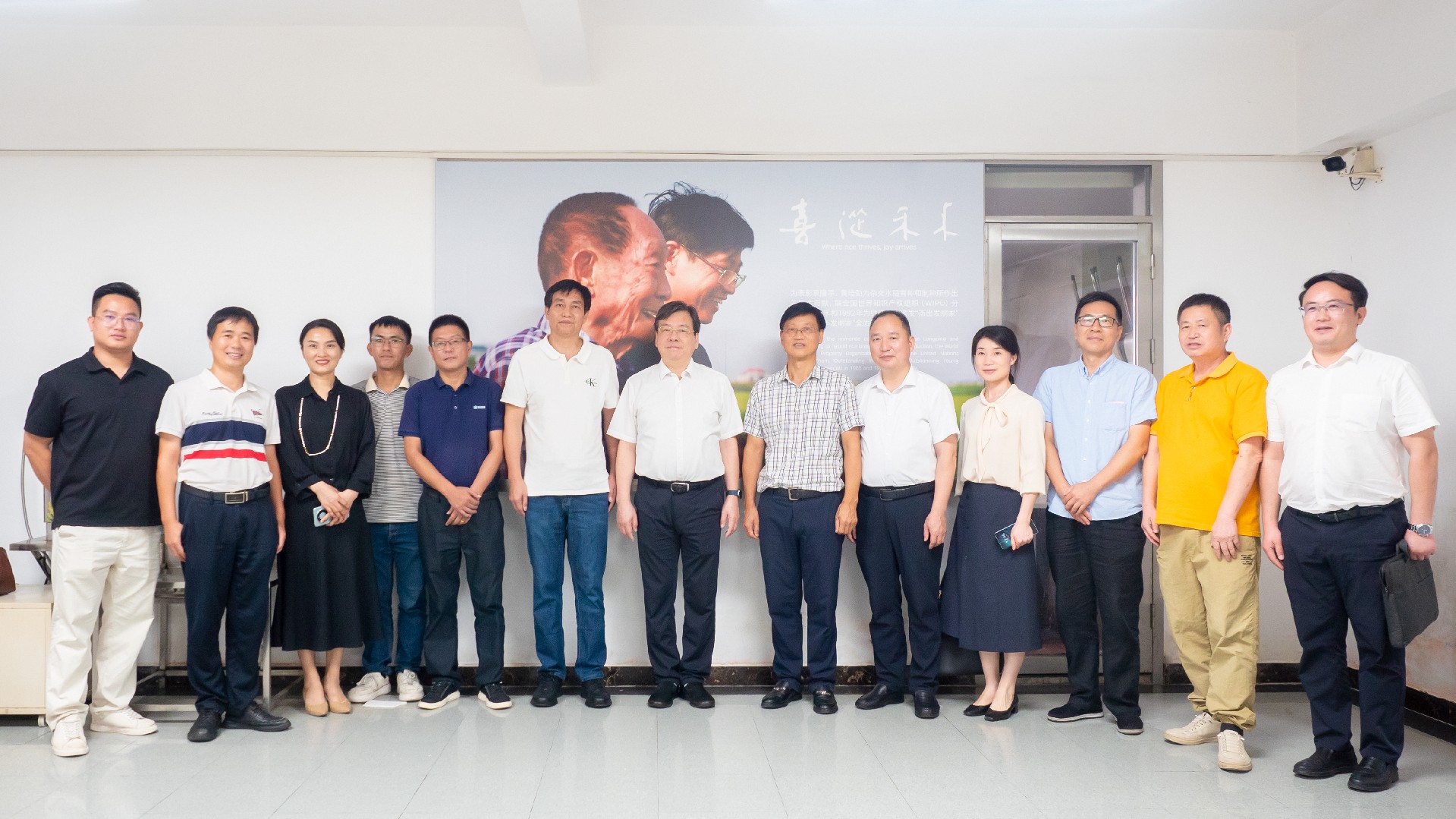 ����ʡ��Э����ϯ�Ž�һ��ݰ�ٲ����Ƽ������������ϵ�ӽ���